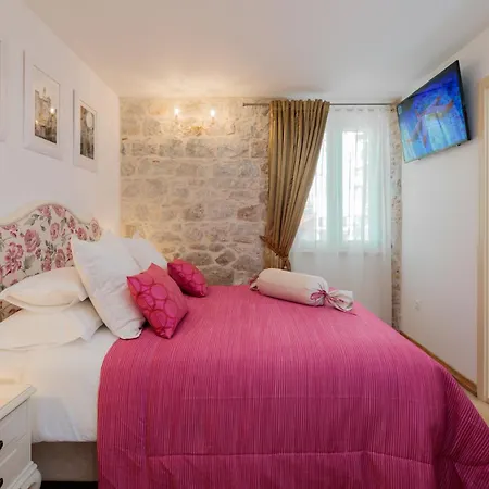 Theatre Heritage Oda ve Kahvaltı Split